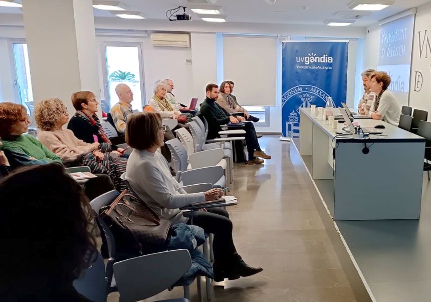 Alumnado en un aula del Centre Internacional de Gandia durante la estacional de 2024